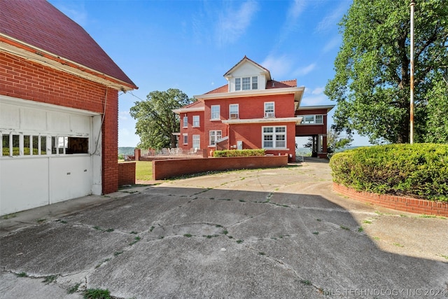 view of front of house with a garage