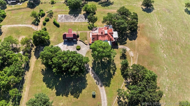 birds eye view of property featuring a rural view