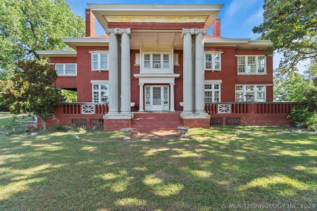 view of front of property with a front yard