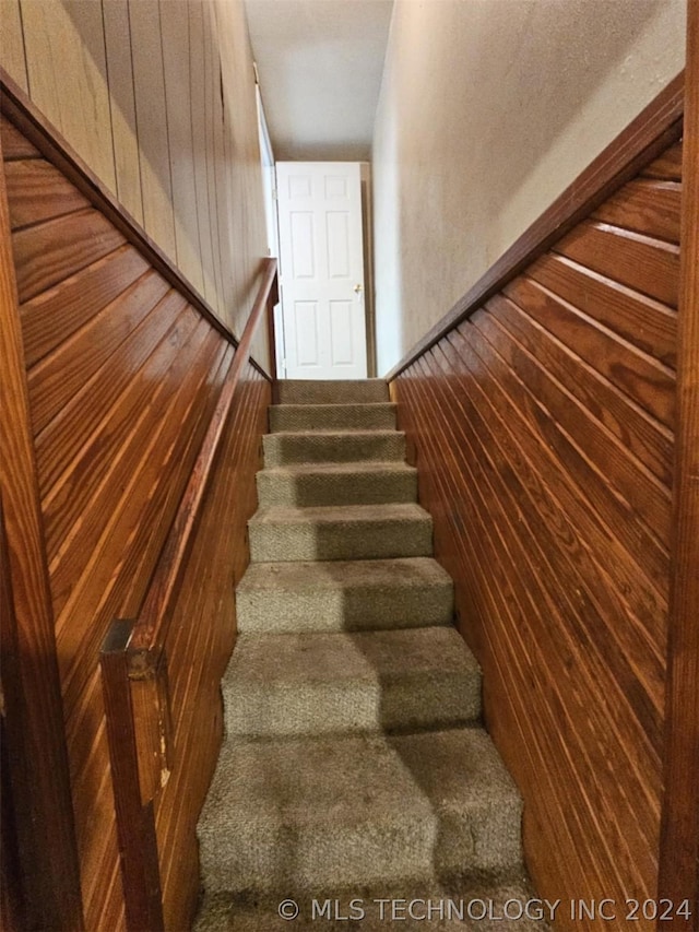 303 S B, Davis, OK 73030 - view of staircase
