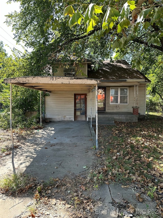 303 S B, Davis, OK 73030 - view of front of home featuring a carport and driveway