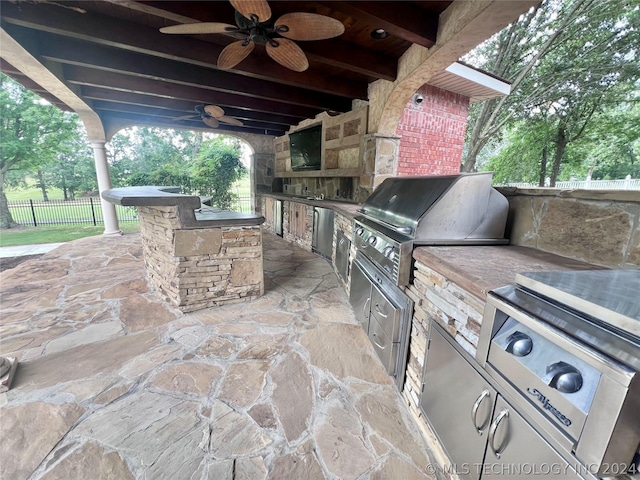 view of patio / terrace featuring sink, grilling area, ceiling fan, and exterior kitchen