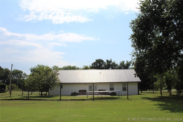 back of house featuring a yard