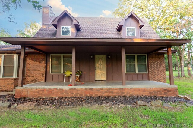 view of front facade featuring covered porch