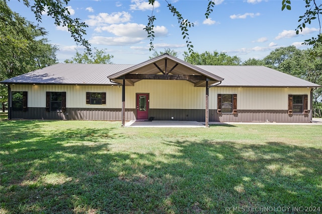 rear view of house featuring a patio and a yard