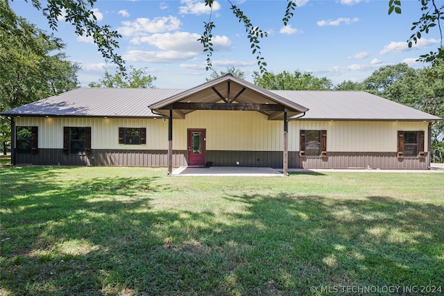 view of front of property with a patio and a front yard