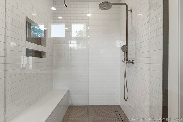 bathroom featuring tiled shower