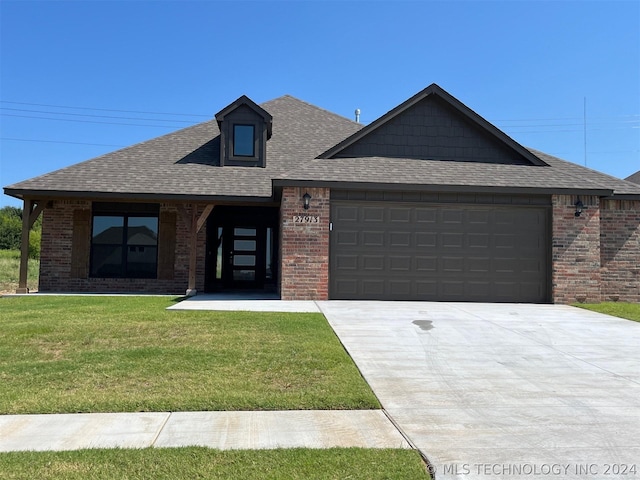 view of front of property featuring a front lawn and a garage