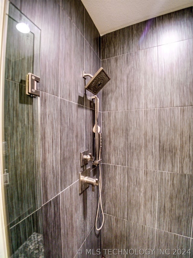 details featuring a tile shower