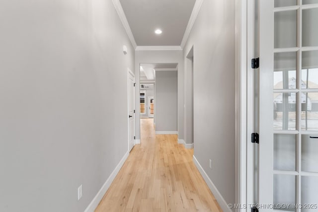 hallway featuring light wood-style floors, recessed lighting, crown molding, and baseboards