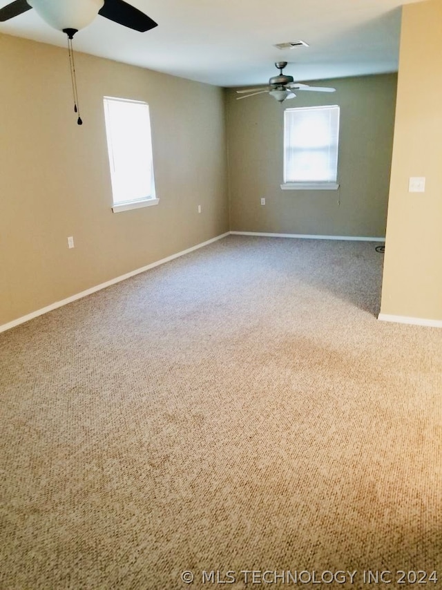 unfurnished room with carpet flooring and ceiling fan