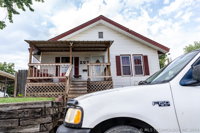 view of front facade with a porch