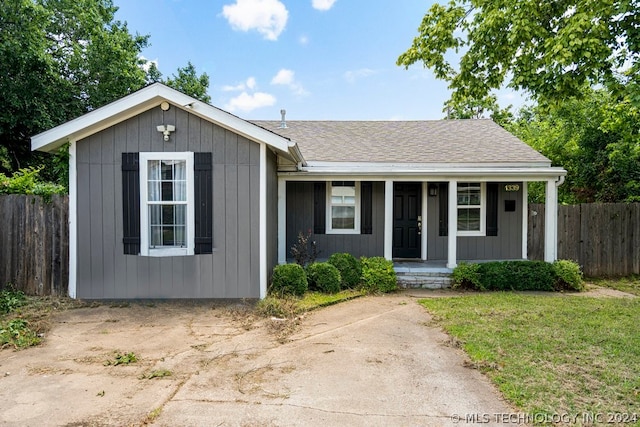 view of front of home featuring a porch and a front yard