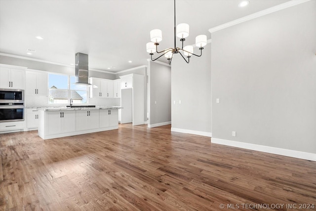 kitchen featuring stainless steel appliances, a center island, range hood, and white cabinetry