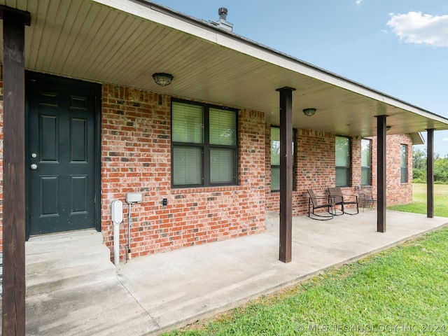 view of patio featuring covered porch