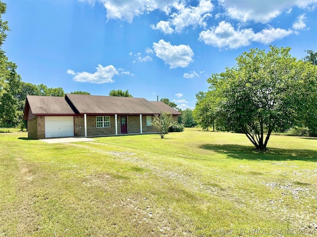 view of yard with a garage