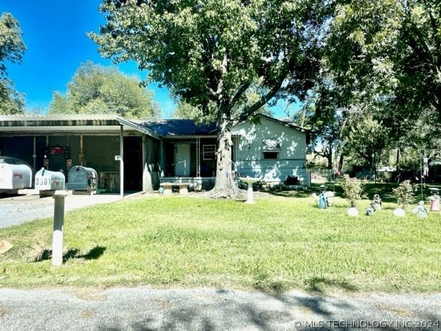 view of front of property featuring a carport and a front lawn