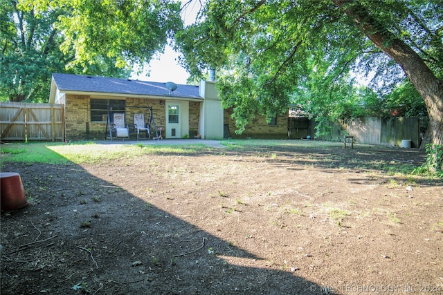 view of yard with a patio area