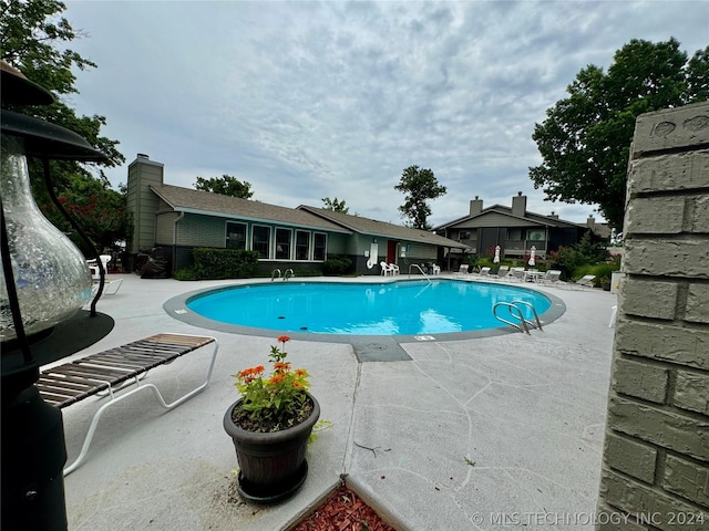 view of swimming pool featuring a patio