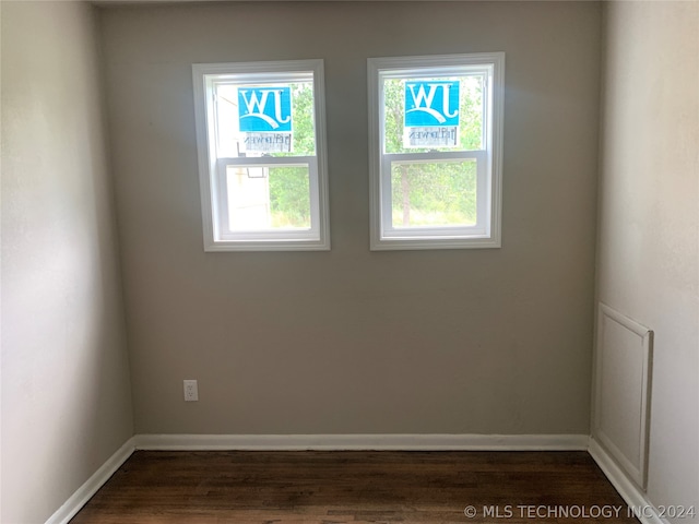 spare room featuring dark wood-type flooring