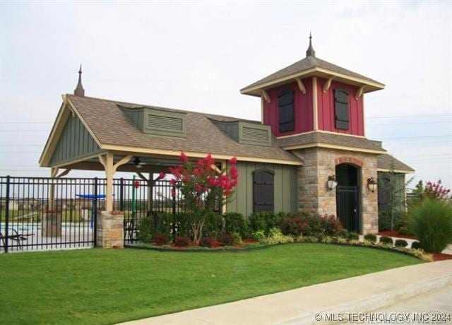 view of front facade with a front lawn