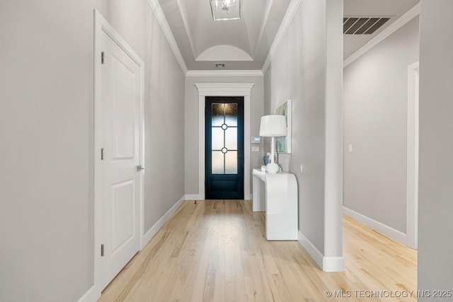 entrance foyer with light wood finished floors, baseboards, visible vents, and ornamental molding