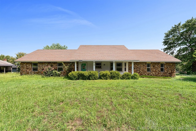 ranch-style home featuring a front yard