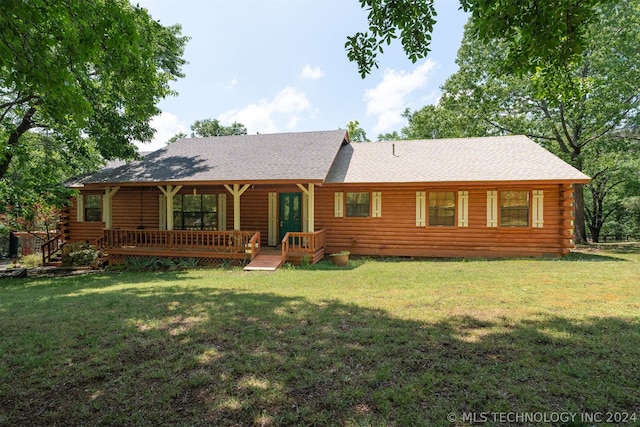 cabin featuring a front yard