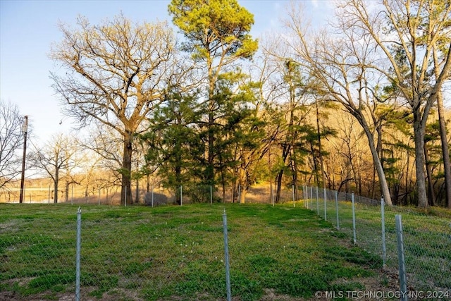 9212 N 447th Rd, Spavinaw, OK 74366 - view of yard with fence
