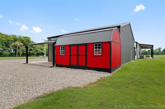 view of outbuilding with a carport and a lawn