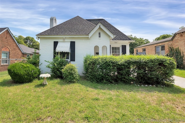 view of front of house featuring a front yard