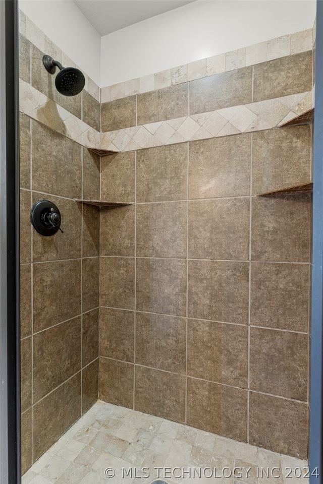 bathroom featuring tiled shower