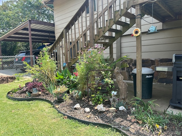 view of yard with a carport