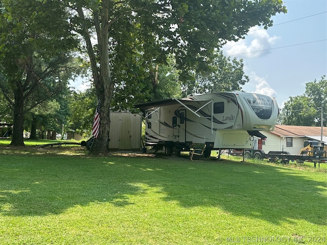 view of yard with a shed