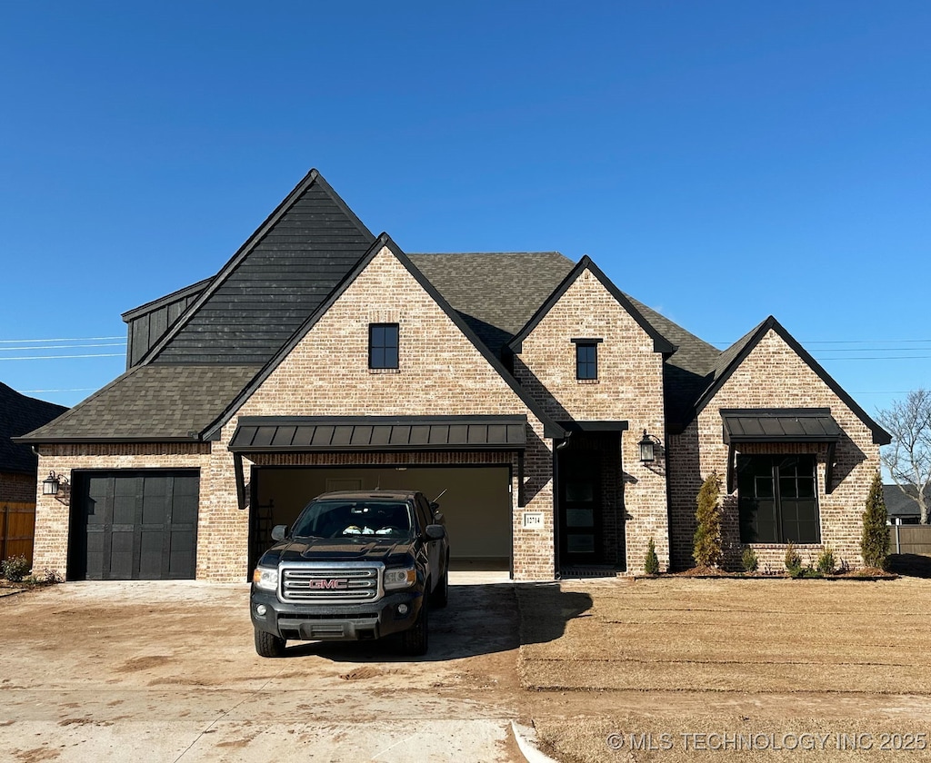 view of front of house featuring a garage