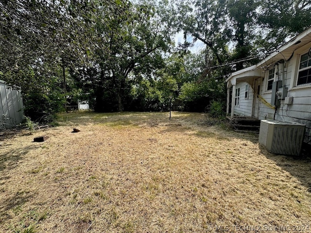 view of yard featuring central AC unit