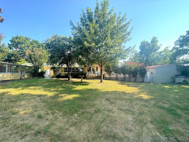 view of yard with a storage shed