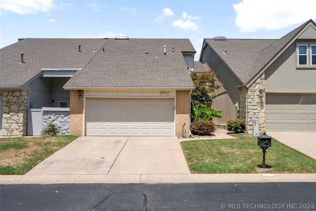 view of front of property with a front yard