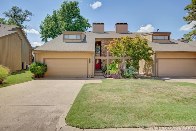 view of front of property featuring a garage and a front yard