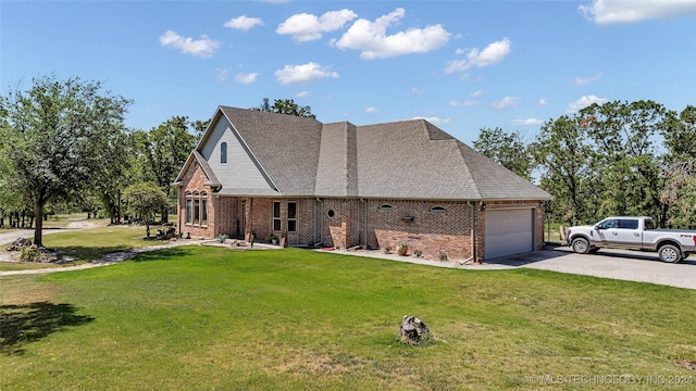 view of front facade featuring a garage and a front lawn