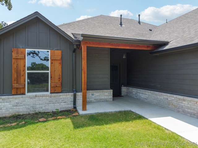 exterior space featuring a yard