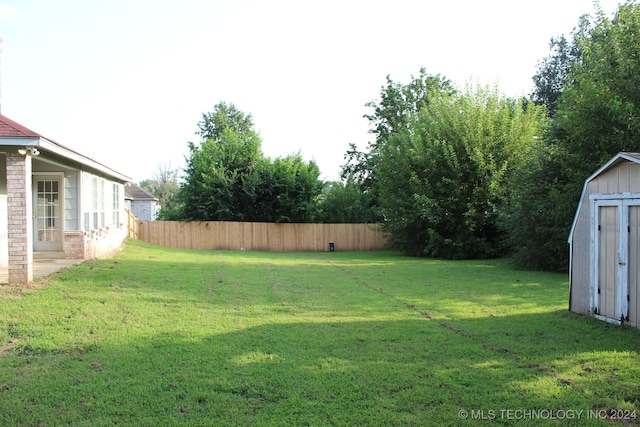 view of yard with a storage shed