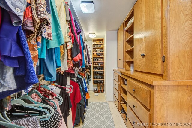 spacious closet featuring light tile patterned floors