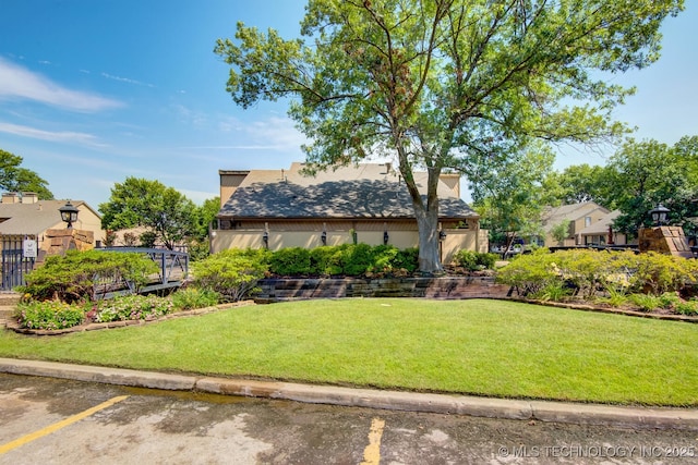 view of front of home featuring a front lawn