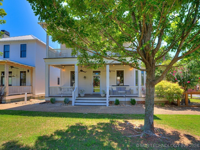 view of front facade featuring a front yard, ceiling fan, and a porch