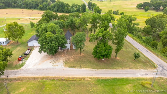 birds eye view of property featuring a rural view