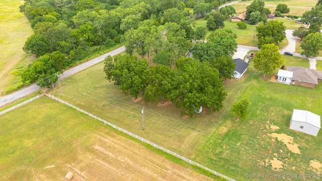 birds eye view of property featuring a rural view