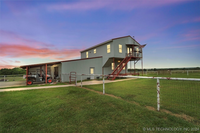 view of front of home featuring a carport and a lawn