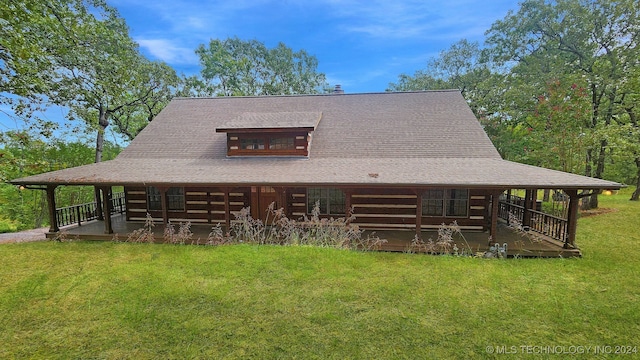 view of front of home featuring a front lawn