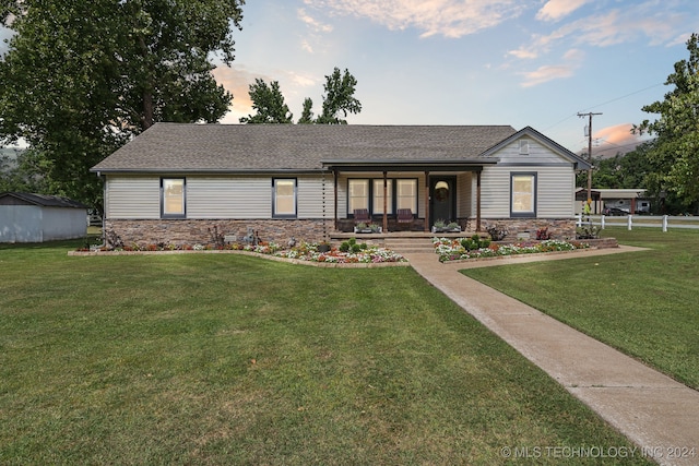 view of front of property featuring a lawn and covered porch